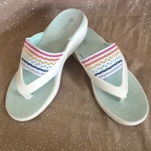 Brand New Bzees Cabana White Rainbow Stretch Fabric Flip Flop Sandals